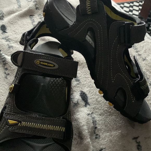 Riverland boys Velcro sandals size 4 - Picture 12 of 13